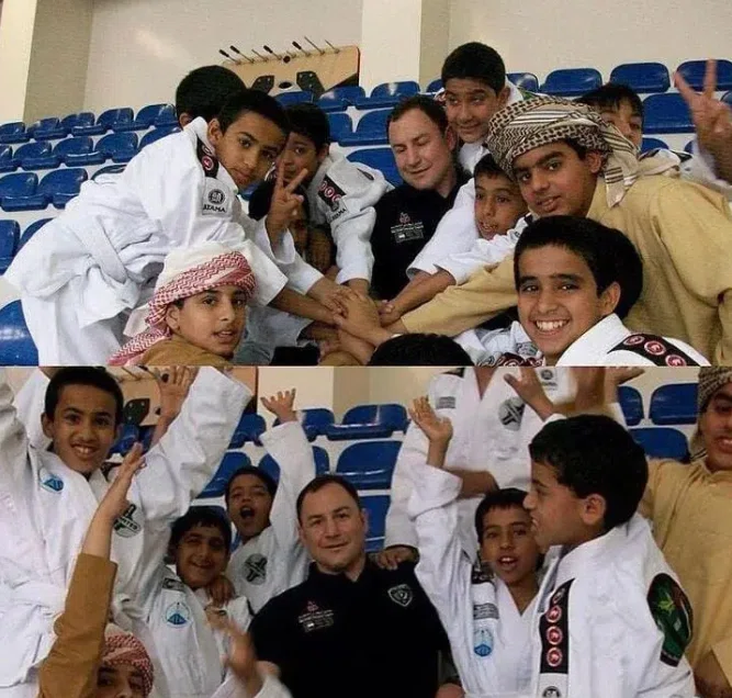 Grupo de crianças no tatame